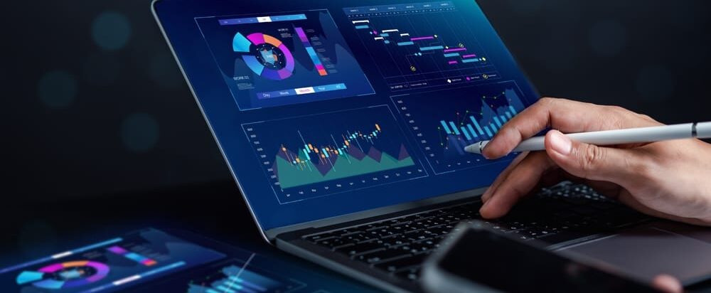 Analyst,Working,In,Business,Analytics,And,Data,Management,System,To