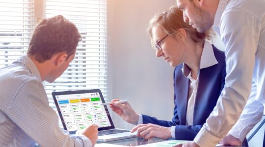 Daily,Team,Meeting,Around,Agile,Product,Development,Board,With,Scrum