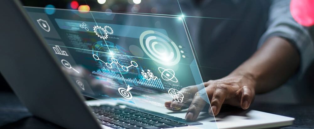 Data,Scientists.,Man,Programmer,Using,Laptop,Analyzing,And,Development,At inovação de processos