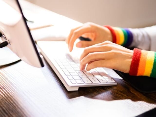 custo emocional segregação ambiente corporativo