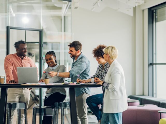 Diverse,Employees,Gathered,In,The,Office,Having,Fun,During,Brainstorming