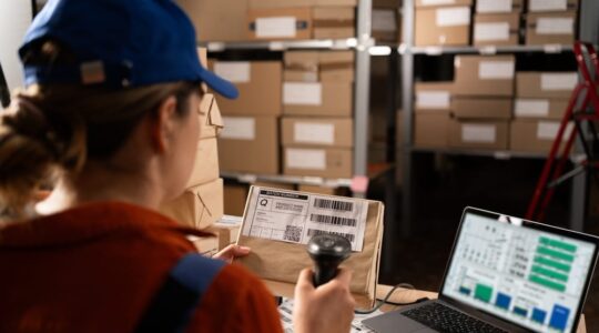Woman,Worker,Working,With,Warehouse,Management,System,With,Barcode,Reader